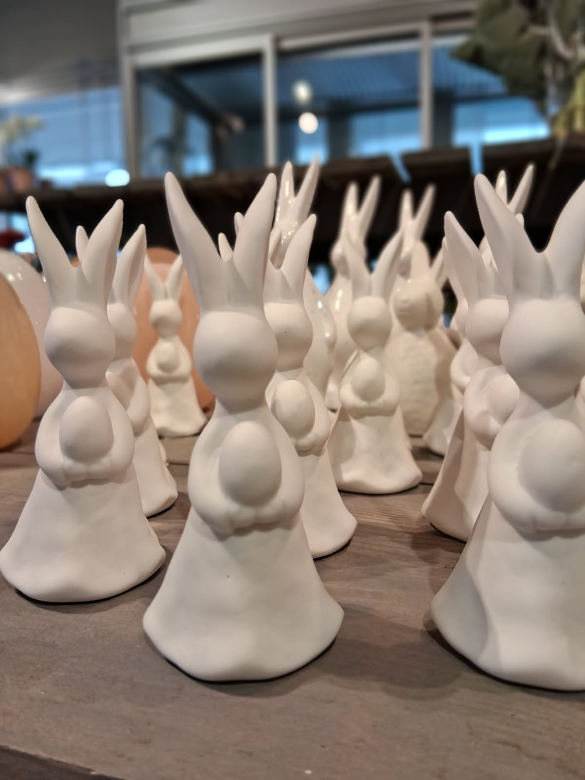 påskhare med ägg från Majas Cottage - 13 cm