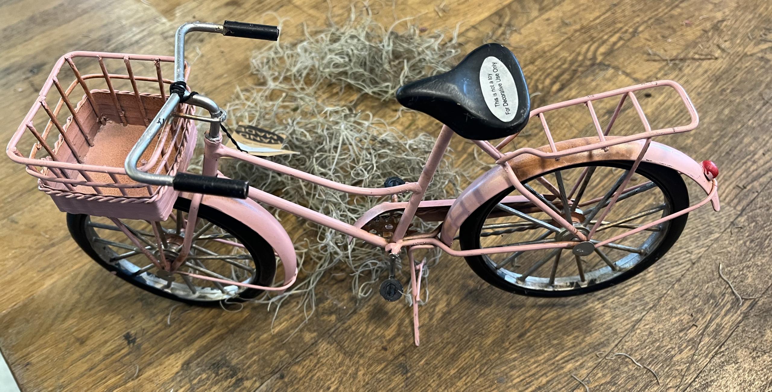 rosa cykel i metall