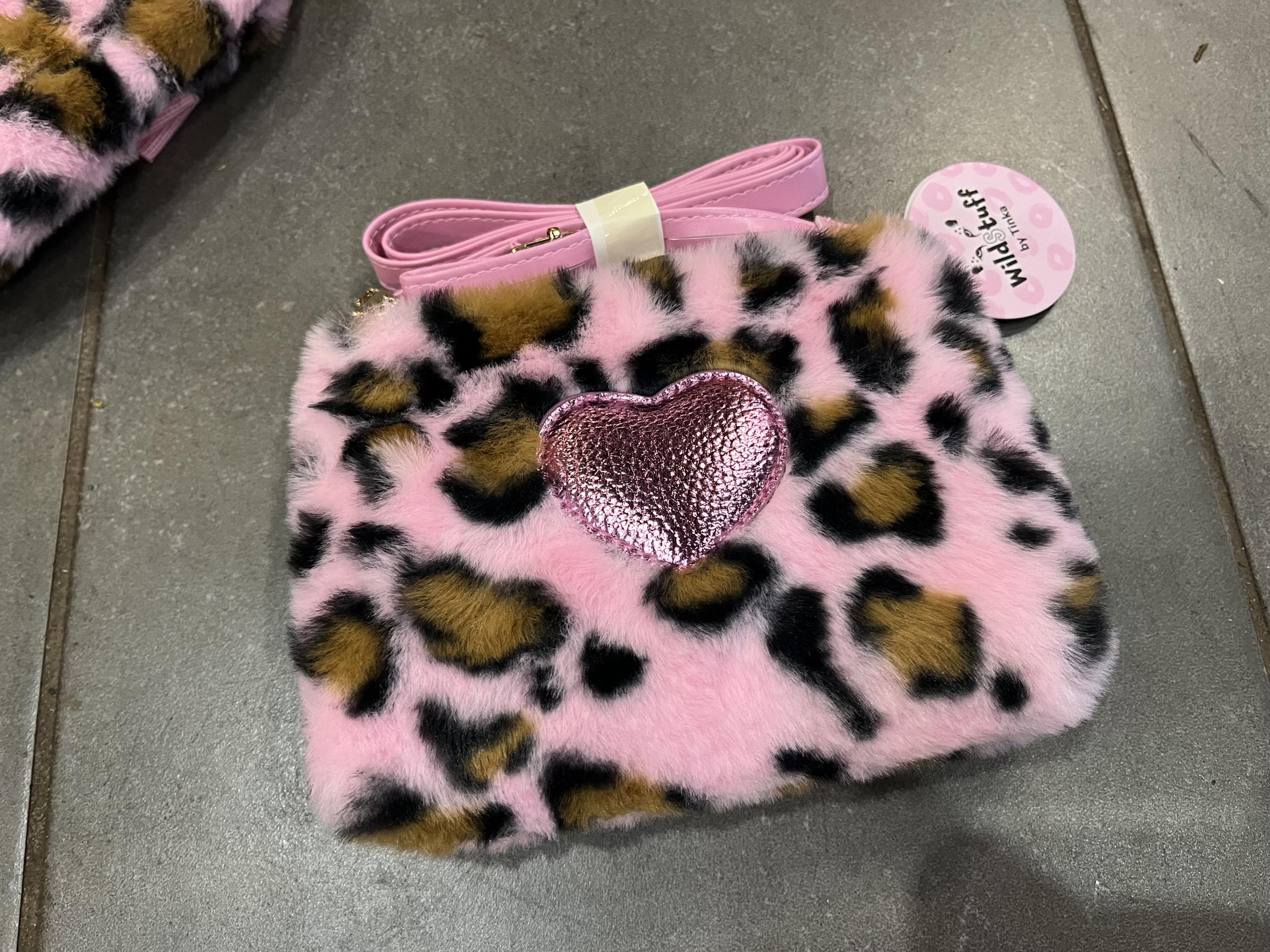 väska med axelrem i leo-style