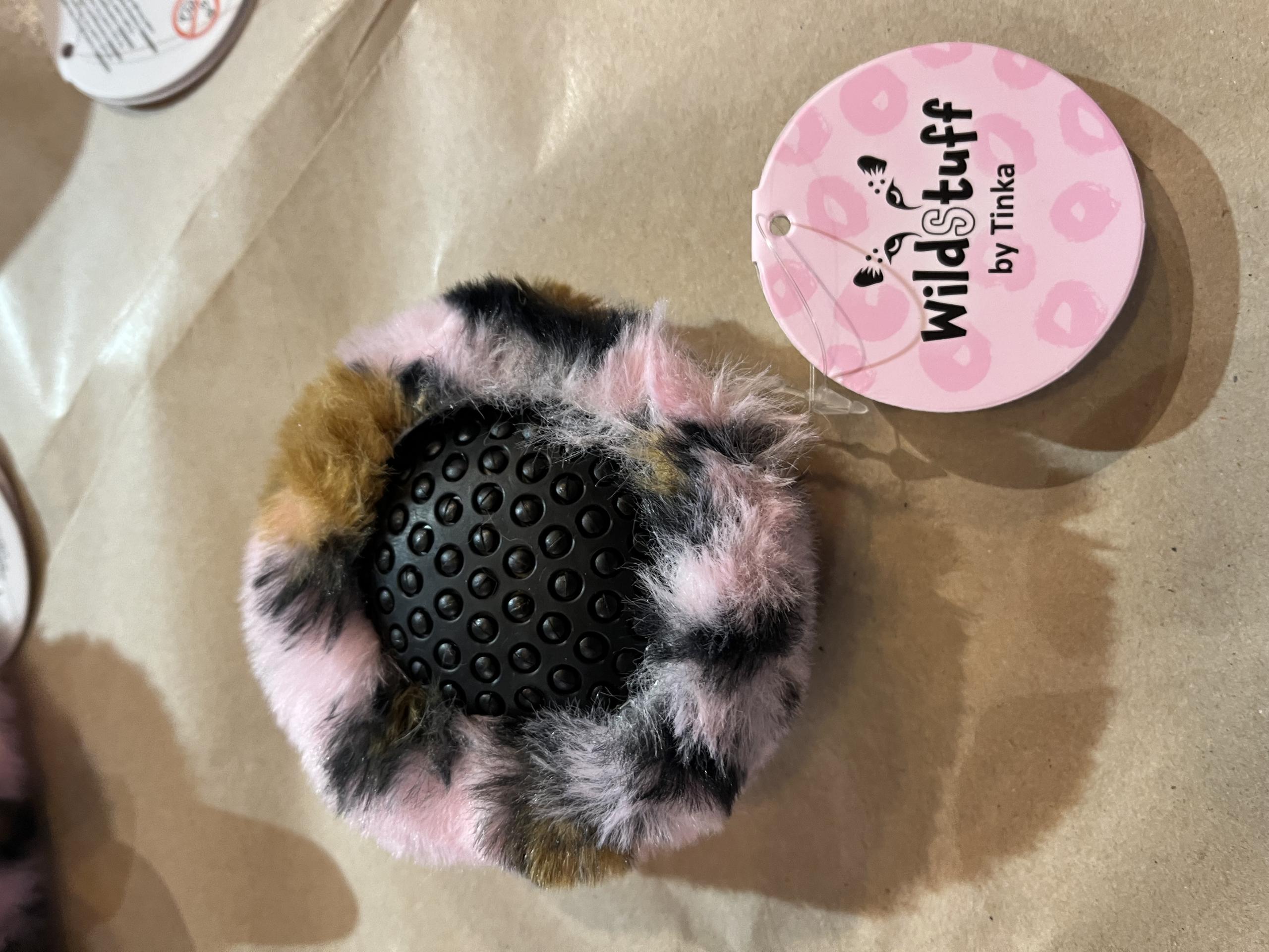 borste och spegel i rosa leo-style