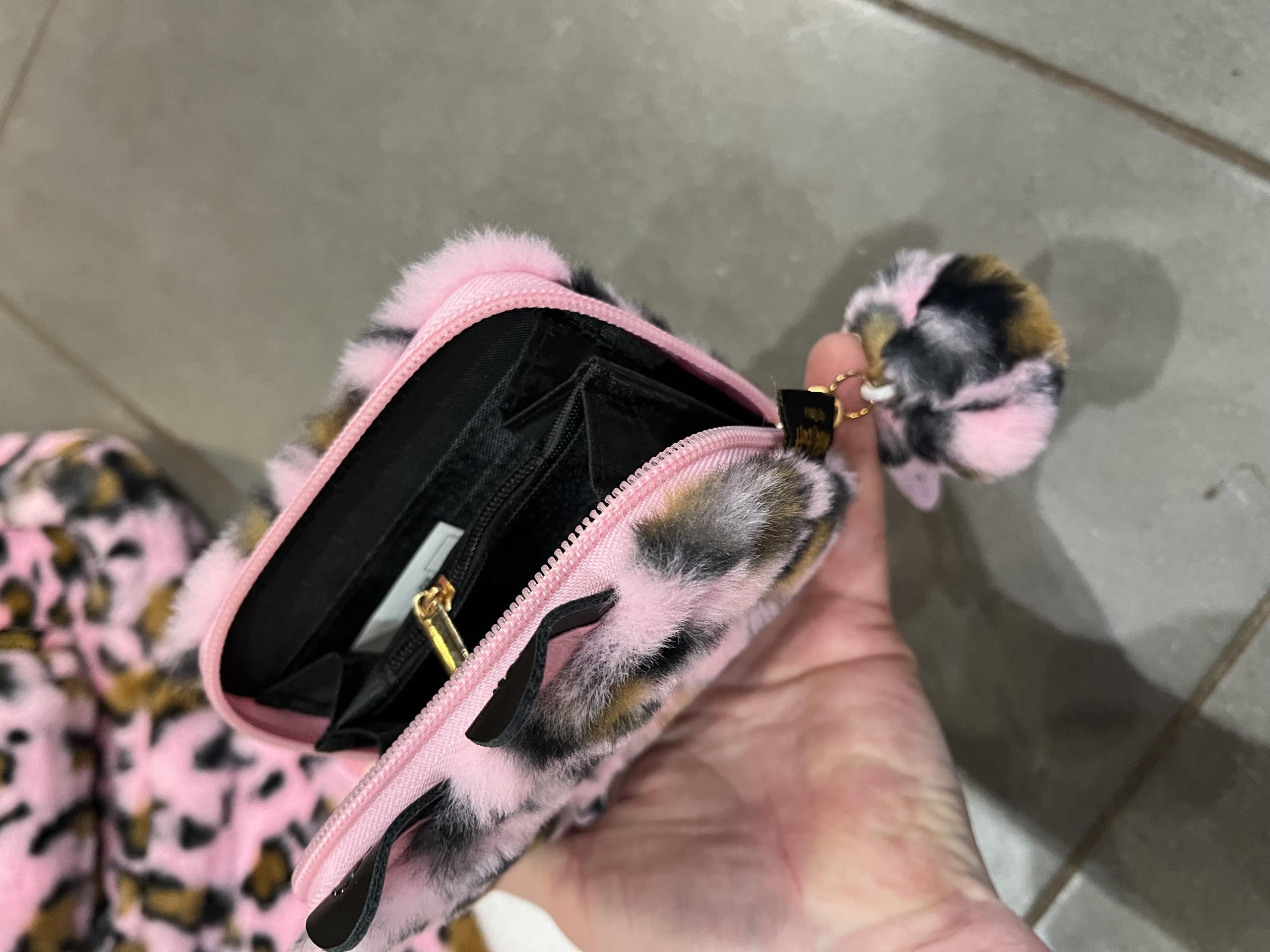 plånbok i leo-style