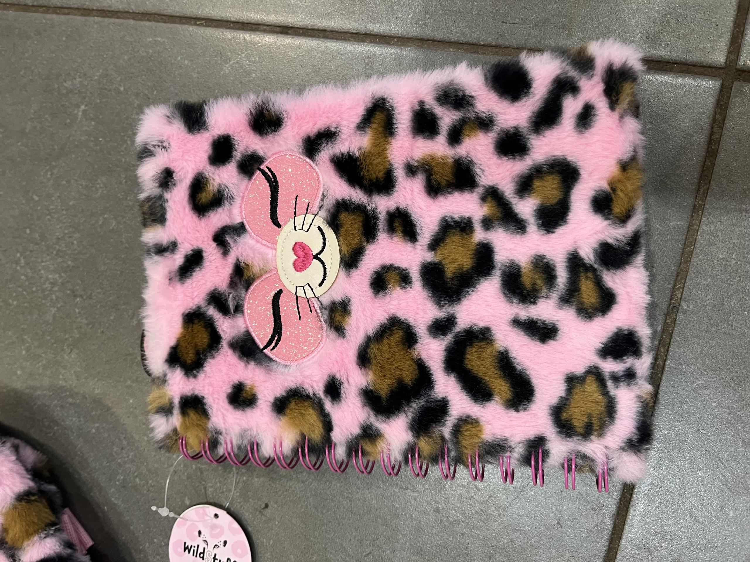 skrivbok i leo-style