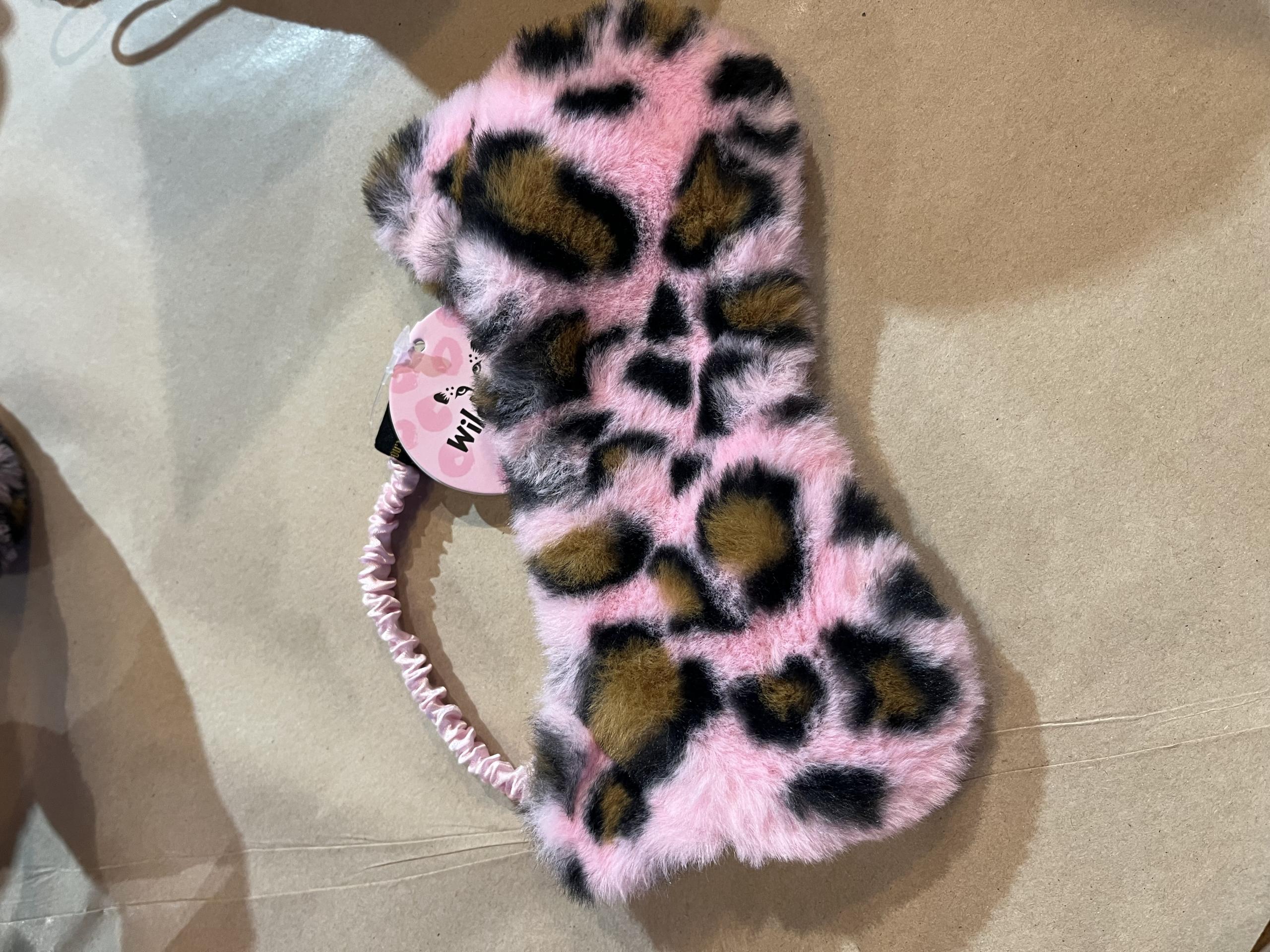 Sovmask i rosa leo-style